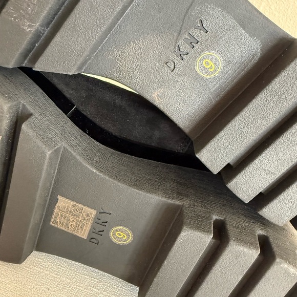 New DKNY Black Suede Platform Faux Fur Ankle Boots - Picture 10 of 12